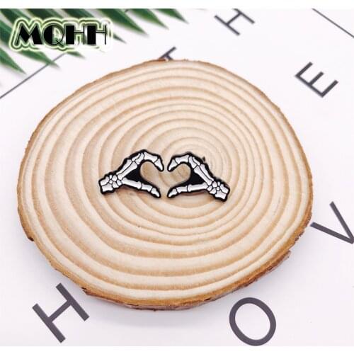Creative heart shape Skeleton hand than heart gesture enamel brooch alloy badge blouse bag brooch accessories woman jewelry gift