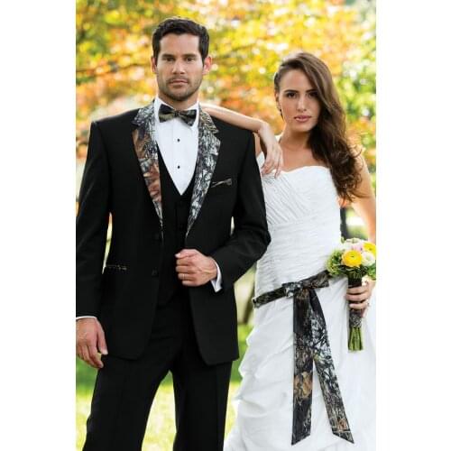 New Arrival Groomsmen Camo Groom Tuxedos Shawl Notch Lapel Men Suits Wedding Best Man Blazer ( Jacket+Pants+Vest +Bow Tie) C314