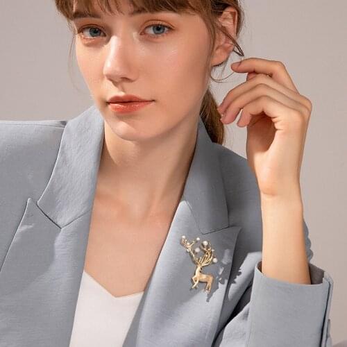 Red enamel Christmas Elk brooch female European and American luxury brooch temperament brooch pin