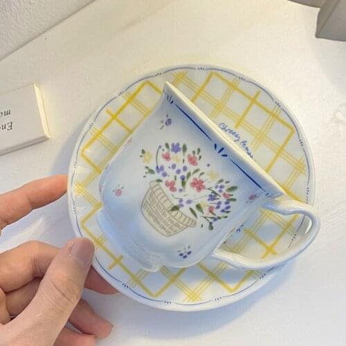 Girls Cute Ceramic Coffee Cup and Saucer Set Retro English Tea Espresso Mugs Afternoon Tea Cup Porcelain Tazza Colazione Teacups