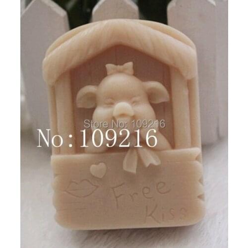 Wholesale!!1pcs Free Kiss Pig (zx371) Silicone Handmade Soap Mold Crafts DIY Mould