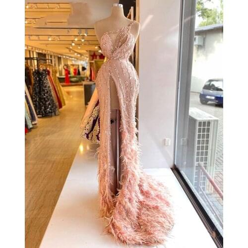 Luxury Feather Mermaid Prom Dresses Sexy High Slit One Shoulder Beaded Soft Pink African Women Formal Evening Gowns