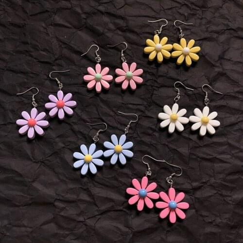 New Design Sweet Daisy Flower Stud Earrings Cute Statement Earring Jewelry for Girls Gift for Woman Red Pink Color Brincos