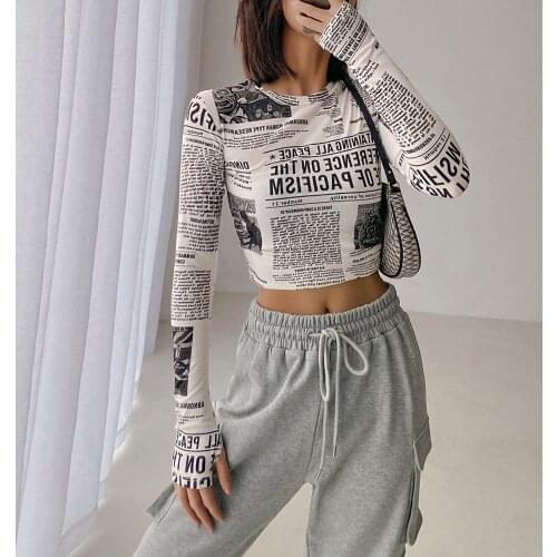 2020 Fall Harajuku Newspaper Print T Shirts Women Sexy O Neck Long Sleeve Letter Cropped Tshirt Dew Waist Slim Short Base Top
