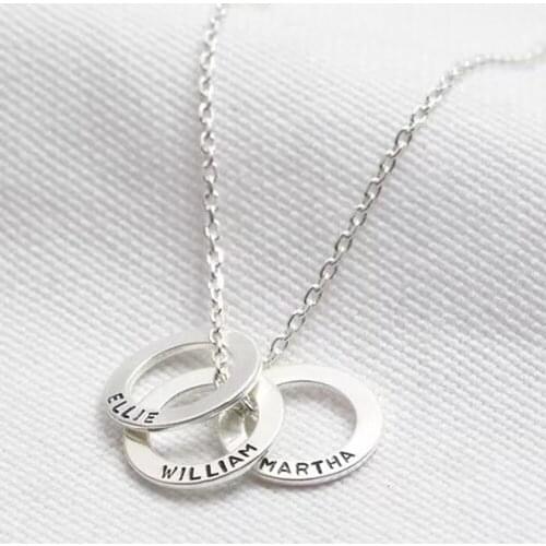 HUHUI Custom 1-4 Names Necklace Persoanlized Engraved Name Circle Pendant Stainless Steel Women Family Jewelry Anniversary Gift