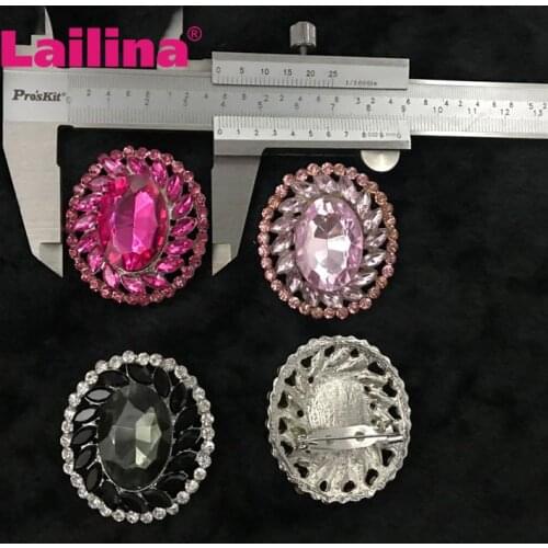 Factory Direct Sale Classic Crystal Rhinestones and Large Oval Acrylic Flower Brooch Pins for Women in mix Colors