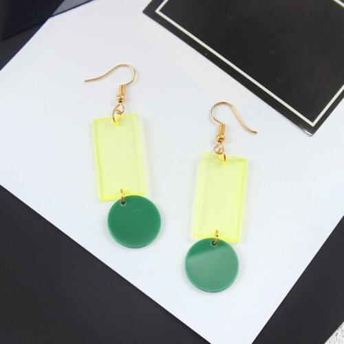 Acrylic yellow-green and black-grey two optional earrings are sent to friends by the majority of womens favorite dinner party
