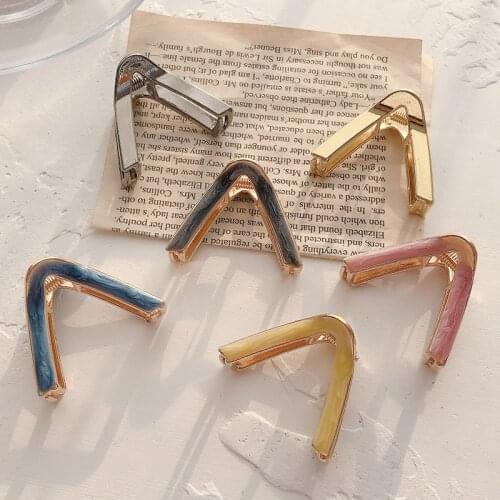 2021 New Fashion V Shape Claw Clip Women Hair Clip Geometric Hair Clips Girls Hair Claw Hair Barrettes Fashion Hair Accessories