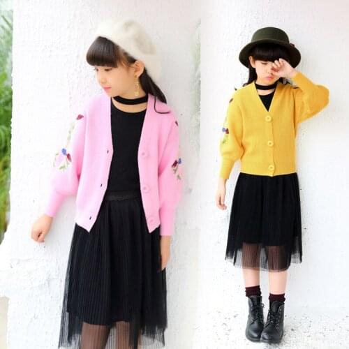 2017 New Winter Sweater Cardigan Girls Wear Embroidered Knitted Sweater Coat Girls Cardigan