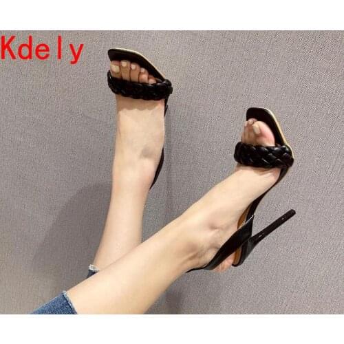 Summer Women Sandals Narrow Band Vintage Square Toe High Heels Cross Strap Thong Sandals Women V Shape Design Shoes Women