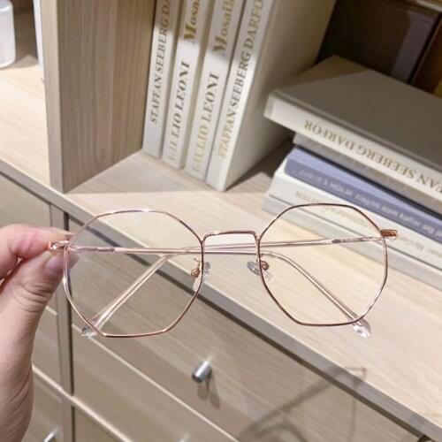 2021 New Women Fashion Blue Light Blocking Glasses Cute Anti Eye Strain Metal Frame Glasses For Reading Playing Mans Glasses