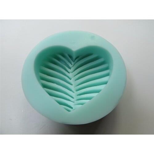 Silicone Mold Heart Shpe Stripes Embossment Handmade Soap Mold DIY Fondant Cake Chocolate Decoration Silica Gel Mold QT0070