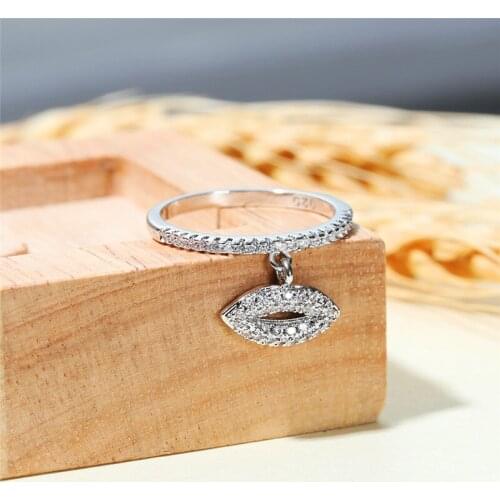 Dainty Female Lips Thin Pendant Ring Charm Yellow Gold Color Engagement Ring Vintage White Crystal Stone Wedding Rings For Women