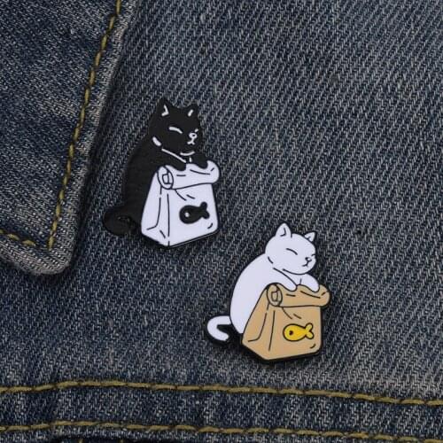 Cartoon Cute Animal Cat Enamel Brooch Black White Kitten Eat Fish Alloy Pins Badge Sweet Woman Jewelry Gift For Friends
