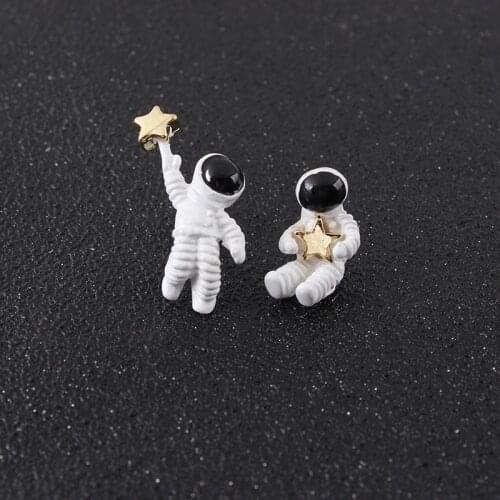 Fashion Jewelry Cute Space Astronauts Stars Asymmetrical Earrings White E-Coating Gold Color Star Stud Earrings For Women Girl