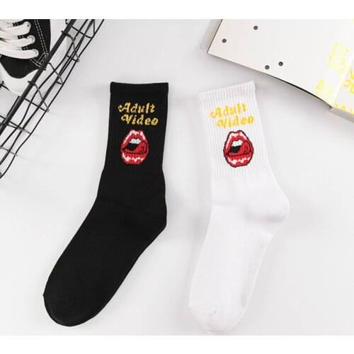 New lips men and women tide goods street skates parkour cotton fashion street dance trend couple socks sports socks
