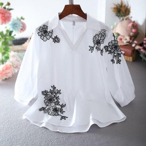 100% Cotton Embroidery White Shirt For Women 2021 Vintage V-Neck Flower Bat-Wing Sleeved Loose Elegant Office Lady Outwear Tops