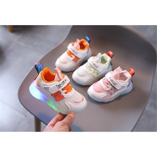 LED Childrens Luminous Shoes Boys and Girls Light Up Sports Sneakers Baby Running Tn Spring кроссовки детскиеand Autumn Mesh
