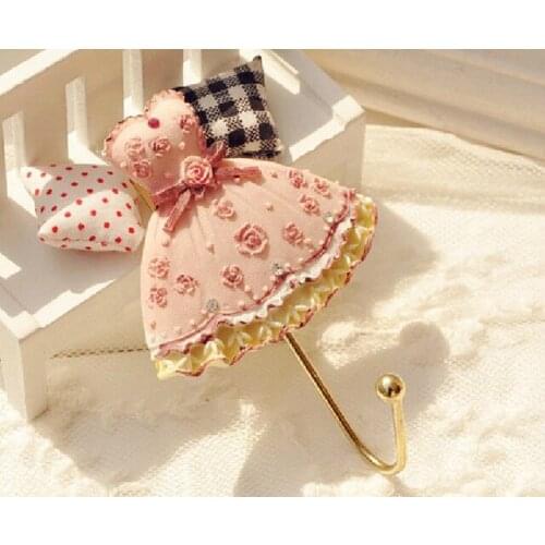 Christmas Childen Gift Clothes Hook and Resin Coat Hanger Kids Room Pink Dress Style(Total length: 115mm)