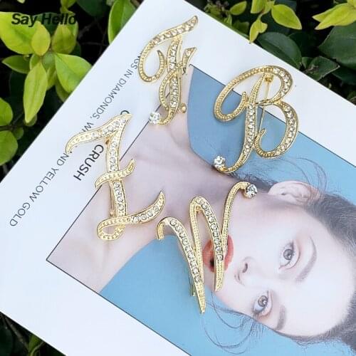 SAY HELLO 1Pc English Letters Brooches Pins Best Alphabet Letter A-Z Pins Trendy Metal Crystal Gold Suit Shirt Collar Pins K1510
