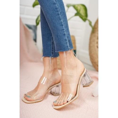 Square transparent heel design with elegant, simple and elegant appearance slippers