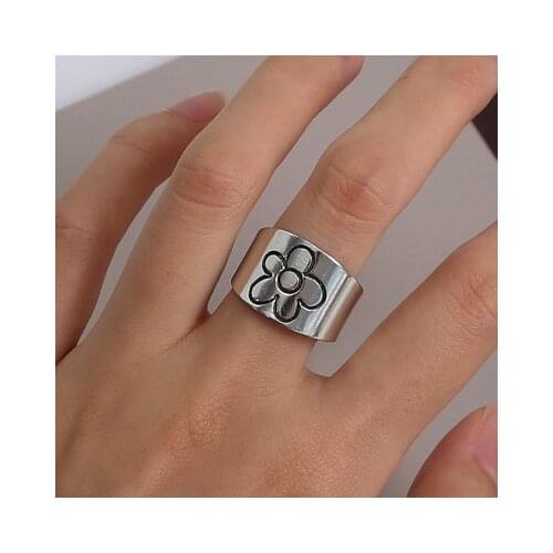 New Korean Style Flower Rings for Women Punk Trendy Vintage Plum Blossom Ring Small Daisy Flower Rings Party Couple Rings