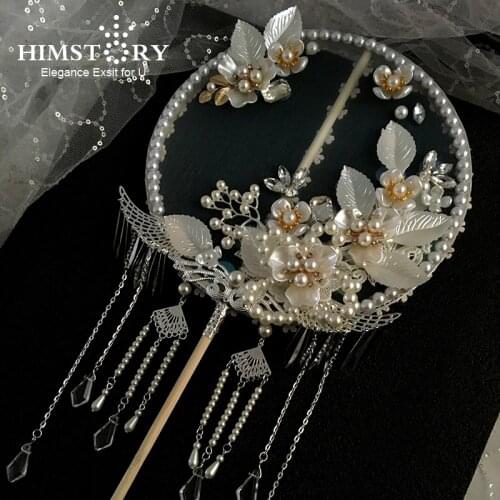 HIMSTORY Vintage Luxury Chinese Bridal Hand Fan Holding Flowers Round Polygon Handmade Pearls White Flowers Wedding Bouquet