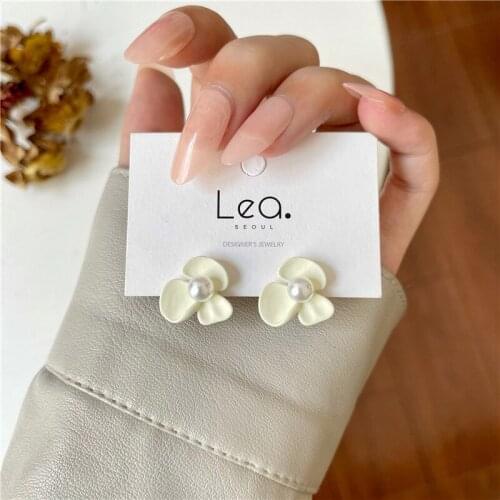 Pearl Flower Earrings Stud White Elegant Romantic Charm Fashion Jewelry Creative Accessories Wholesale For Women 2021 Cute