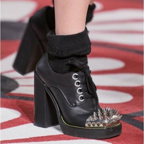 Drop Shipping Black Red White Genuine Leather Punk Style Spike Lace Up Pumps Woman 5 cm 9 cm Chunky Heels Round Toe Single Shoes