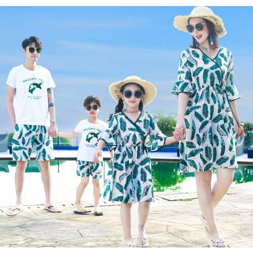 2020 Summer Mother Daughter Dresses Short Sleeve Leaf Print Fashion Seaside Clothing Family Outfits Father Son T-shirts Shorts