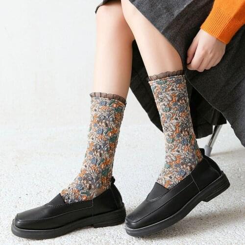 Autumn Winter Womens Fashion Cotton Three-dimensional Socks Curled Knitted Retro Style Flower Ruffle Personality Socks Female