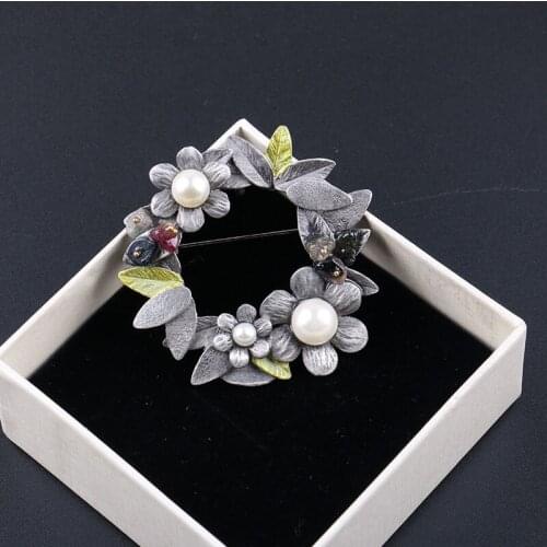 Hot Christmas Pearl Enamel Donuts Leaves Flowers Wreath Suit Pins Brooches Badges Women Girls Jewelry Dress Coat Gifts Accessory