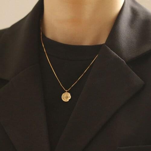SRCOI Exquisite Sun Irregular Medal Cion Necklace Fashion Single Layer Geometric Rhinestone Pendant Fine Chain Necklace Ladies