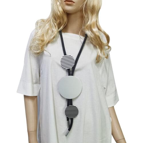 New Style Black Leather Rubber Pendant Long Necklace For Ladies Elegant Round Stripe Decorative Necklaces Current Women Jewelry