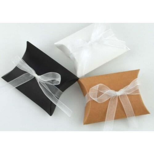 50pcs Romantic Wedding Favor Party White Kraft Paper Pillow Shape Candy Box With Ribbon Kids Show Birthday Christmas Gift Bag