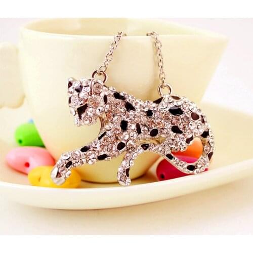 2020 New Fashion Creative Cheetah Keychain Animal Metal Pendant Rhinestone Men Keychain Gift
