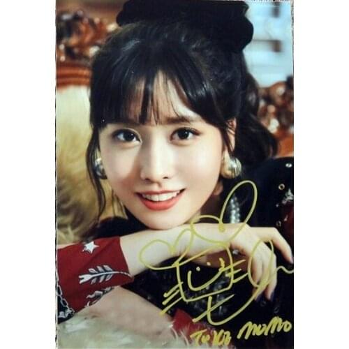 Signed TWICE MOMO autographed photo The Year of Yes 5*7 freeshipping 122018B