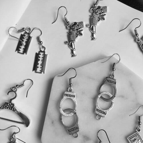 Punk Cheap Silver Handcuffs Blade Gun Drop Earrings Creativity Jewelry Accessories Women Simple Fashion Cool Wholesale Pistols