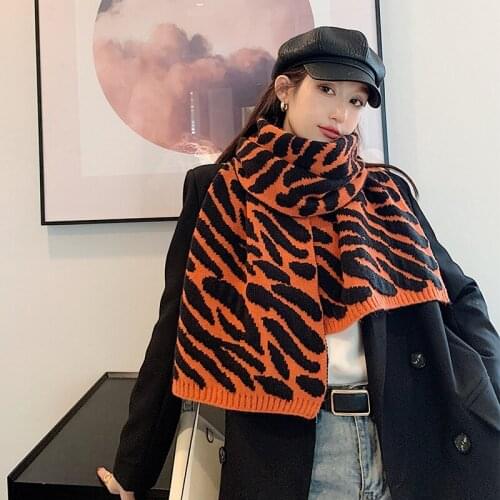KOI LEAPING Autumn and winter new leopard warm scarf women fashion wild knitted wool thickened student bib shawl