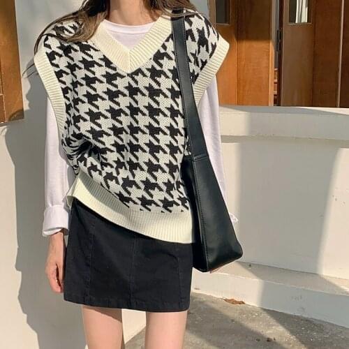 OUMENGKA Women 2021 New Loose Oversized Knitted Sweater Vest Casual V-neck Houndstooth Sleeveless Sweaters Female Chic Tops