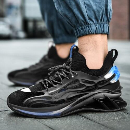 2021 New Mens High Quality Fashion Casual Shoes Breathable Mesh Popcorn Blade Sole Mens Shoes Anti Slip Large Luminous Shoes