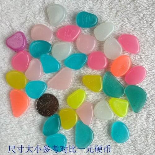 Free shipping 100pcs/lot Color luminous stones fluorescent ultra bright pebbles fish tank aquarium luminescent resin stones