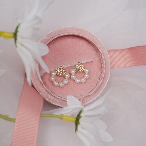 2020 New Fashion Womens Earrings Delicate Round Flower Pearl Earrings For Women Brides Wedding Party Jewelry Gift Wholesale