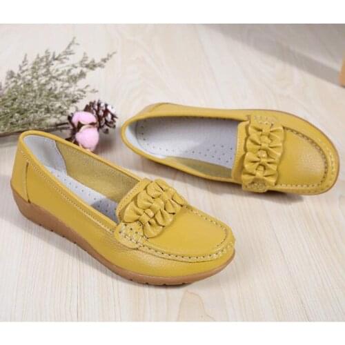 2020 Genuine Leather four golden flower flat beanie shoes comfortable mom womens shoes beef tendon soft bottom large size shoes