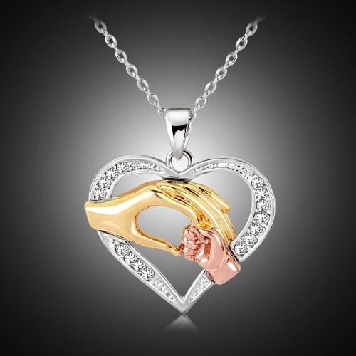 All-match three-color electroplating hand in hand love peach heart heart necklace clavicle chain