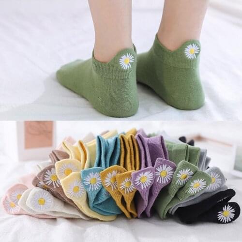 Q 1Pair Japanese Funny Embroidery Daisy Women Socks Expression Ankle Socks Cotton Floret Daisy Sock Dropship 2021 New