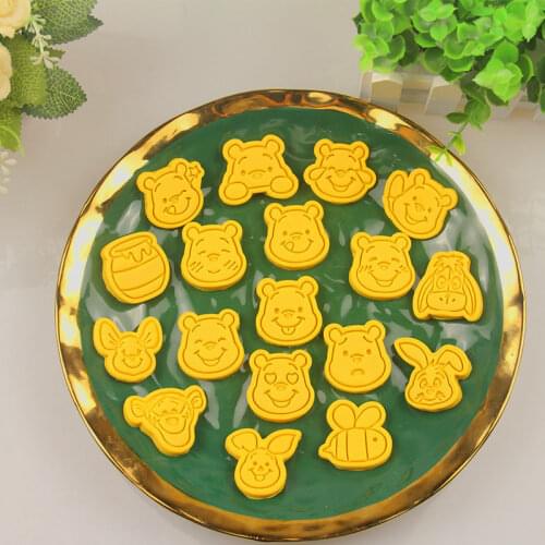 Disney cartoon movie Winnie bear biscuit mold cartoon 3D Winnie bear expression DIY baking tool childrens birthday gift
