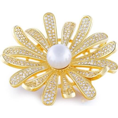 New Fashion Exquisite Copper Hijab Pin Plated Microinlaid Zircon Daisy Antler Sea Bream Pearl Flower Lucky Brooch Christmas Gift