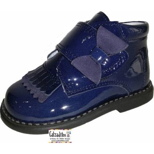 Baby girl booties in kaffir patent leather and suede blue with velcro, from Andanines