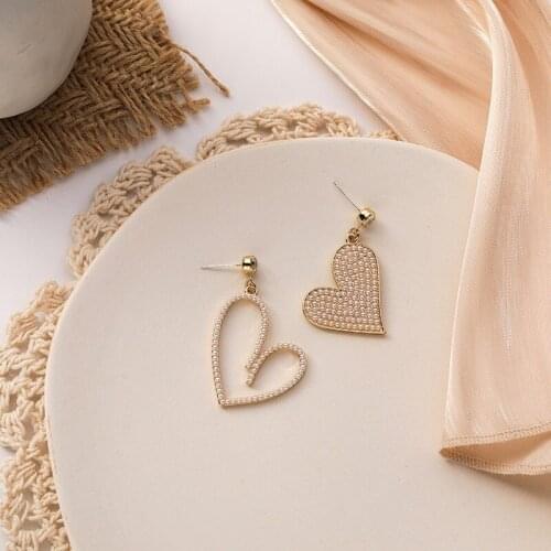 1 Pair Asymmetric Love Heart Stud Earrings for Women Metal Gold Color Pearl Earrings Girls Summer Jewelry